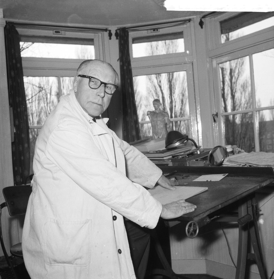 De heer L J Jordaan wordt 30 december 75 jaar, Bestanddeelnr 911-9153