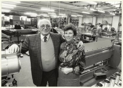 De heer en mevrouw Andreae, oprichters van het Haarlemse metaalbedrijf Anjo aan de Brouwersvaart 60. NL-HlmNHA 54023648