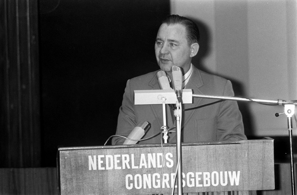 De heer Pors (voorzitter overlegorgaan KVO, NKOV en NCO), Bestanddeelnr 926-9701