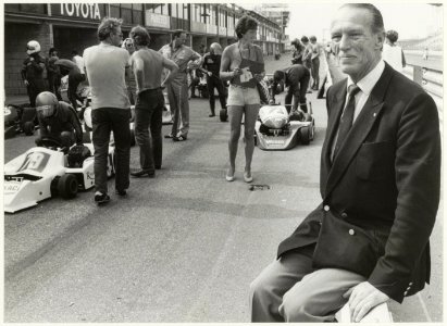 De heer Louis Gillet, (voorzitter van de OCA (Officials Club Automobielsport)), i.v.m. de keuring van het circuit voor de Grand Prix. NL-HlmNHA 54005222