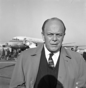 De heer Gorsira, Gezaghebber van de Nederlandse Antillen, bij vertrek (of aankom, Bestanddeelnr 918-4613