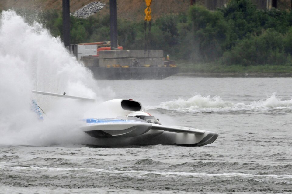 Speed fast hydroplane
