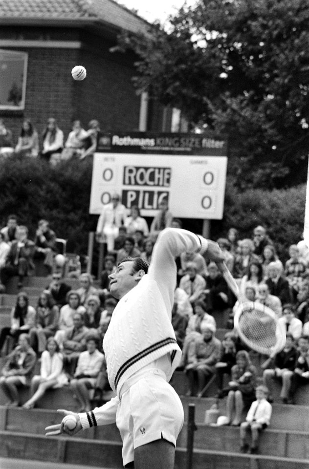 De Kroaat Nikola Niki Pilić in aktie tegen de Fransman Roche, Bestanddeelnr 923-6458