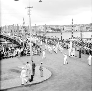 De koninklijke stoet op de Emmabrug in Willemstad, Bestanddeelnr 252-3608