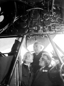 De heren Frantjers en Meinicke in de cockpit van de Arend van Fokker, Bestanddeelnr 190-0083