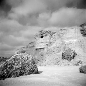 De kuststrook bij Askalon met archeologische muurresten aan het strand, Bestanddeelnr 255-1467
