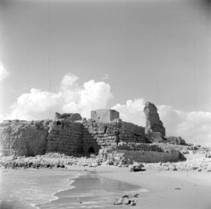 De kuststrook bij Atlit in de buurt van Haifa met de ruine van een kasteel uit d, Bestanddeelnr 255-1477