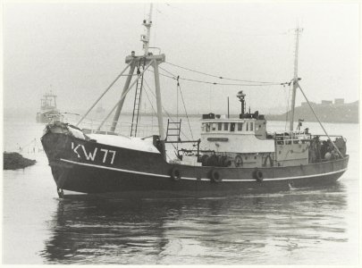 De kotter KW 77 Clasina Jacoba na een aanvaring. NL-HlmNHA 1478 6321