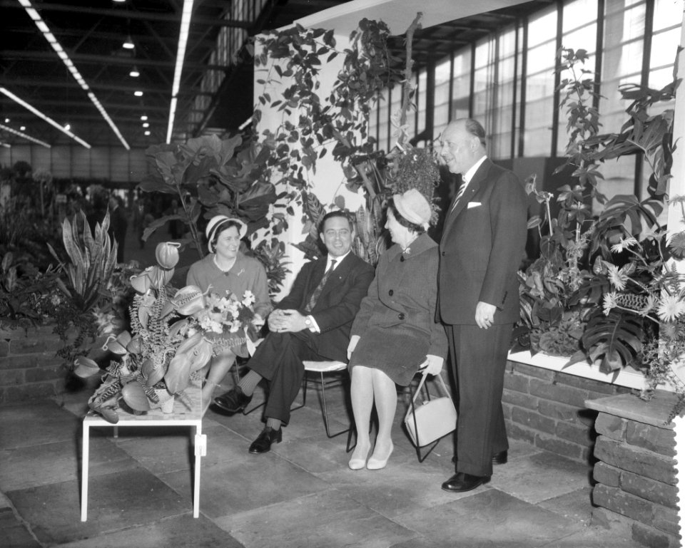 De Lente juicht door mr. W. G. M. Marijnen, Bestanddeelnr 911-1714
