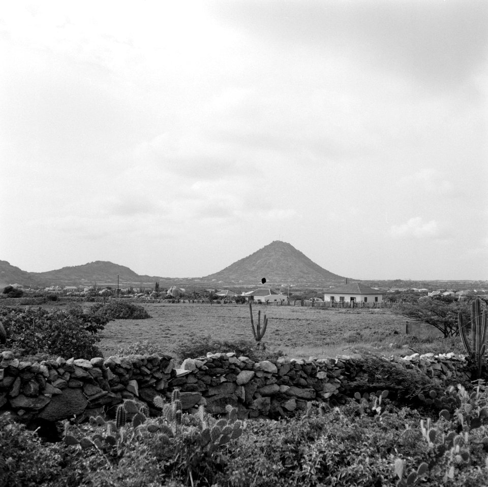 De Hooiberg op Zuid-Aruba, Bestanddeelnr 252-3397 photo