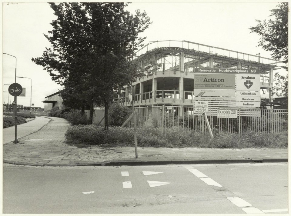 De hoofwerkplaats van de N.S. wordt gerenoveerd. NL-HlmNHA 54023348