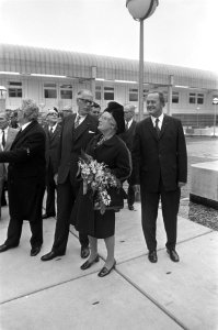 De koningin wordt rondgeleid, Bestanddeelnr 926-8129