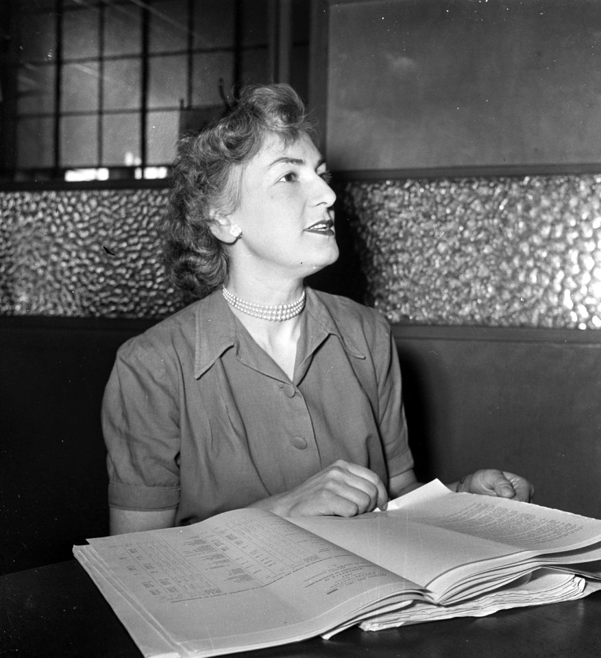 De journaliste Jeanne Roos, werkzaam bij een van de Amsterdamse dagbladen, zals , Bestanddeelnr 904-7766