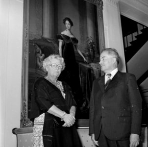 De Hongaarse minister van Buitenlandse Zaken, Frigyes Puja, wordt door koningin , Bestanddeelnr 929-8946