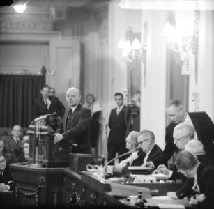 De kabinetscrisis in Tweede Kamer , dr. ir. A. Vondeling tijdens zijn betoog, Bestanddeelnr 917-4842