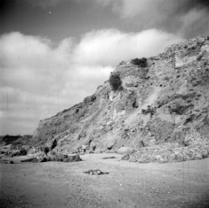 De kuststrook bij Askalon met archeologische muurresten aan het strand, Bestanddeelnr 255-1466