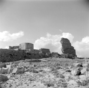 De kuststrook bij Atlit in de buurt van Haifa met de ruine van een kasteel uit d, Bestanddeelnr 255-1478
