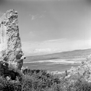 De kuststrook bij Atlit in de buurt van Haifa met archeologische muurresten, Bestanddeelnr 255-1476