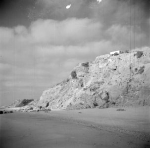 De kuststrook bij Askalon met archeologische muurresten aan het strand, Bestanddeelnr 255-1468