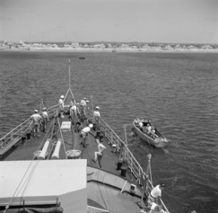 De kust van Bonaire gezien vanaf Hr Ms Van Speijk, Bestanddeelnr 252-8541