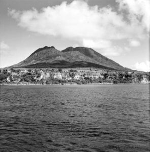 De kust bij Sint Eustatius, Bestanddeelnr 252-3970