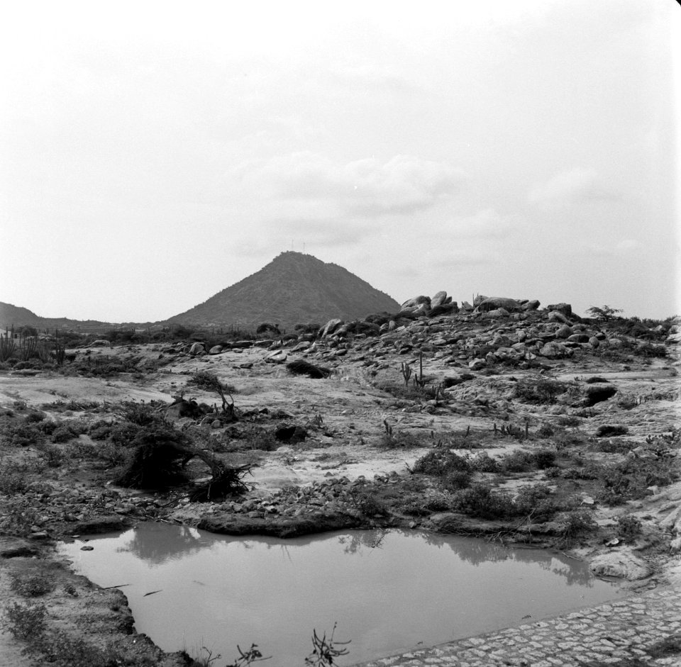 De Hooiberg op Zuid-Aruba, Bestanddeelnr 252-3400 photo