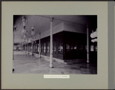 De hondrowino, de eetzaal in de kraton (paleis) van Surakarta Hadiningrat, Bestanddeelnr 818 11
