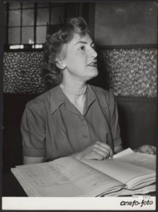 De journaliste Jeanne Roos, werkzaam bij een van de Amsterdamse dagbladen, zal a, Bestanddeelnr 034-0442