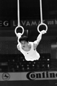 De Japanse Takeshi Mitsukur in aktie aan de ringen, Bestanddeelnr 919-5895