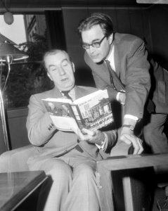 De Iers-Amerikaans journalist en historicus Cornelius Ryan met rechts de schrijv, Bestanddeelnr 919-6161