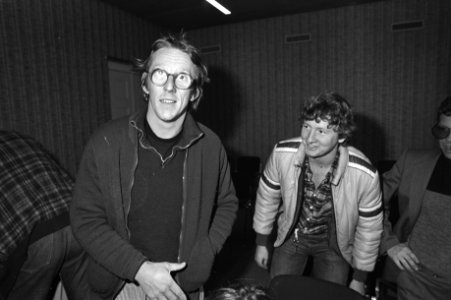 De Jonge (links) met René van Steen, directeur Mokum TV, Bestanddeelnr 931-7653