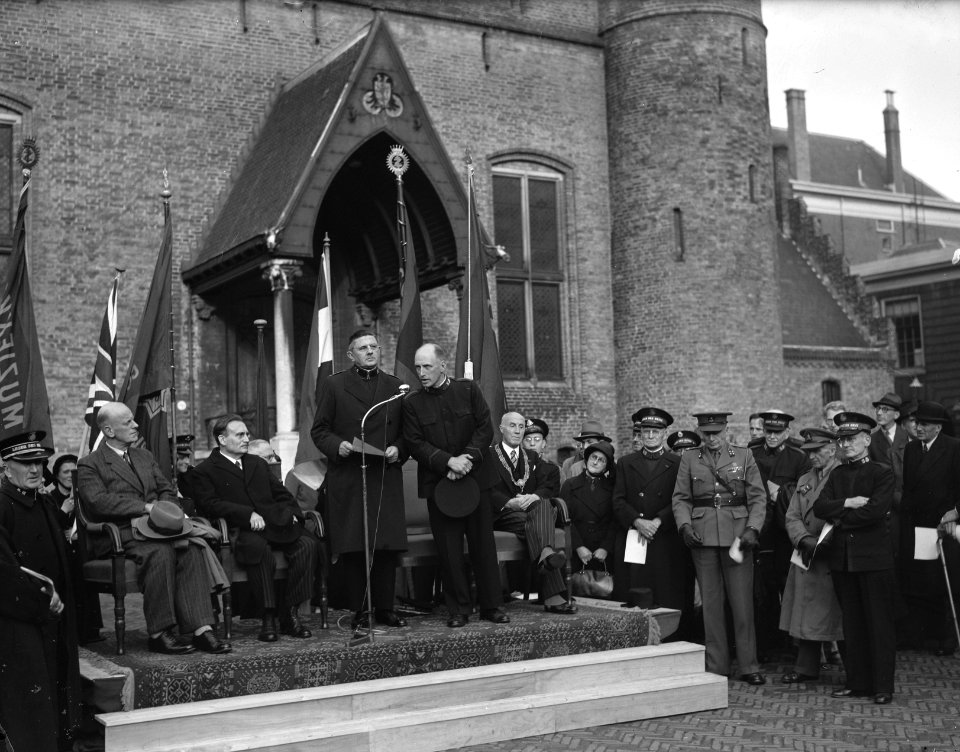 De internationaal leider van het Leger des Heils Generaal Albert Orsborn werd on, Bestanddeelnr 901-9074