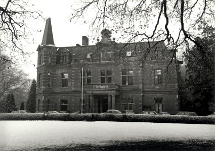 De huidige vestiging van het CIOS aan de Duinlustweg. Aangekocht in 1979 van fotograaf C. de Boer. - Negatiefnummer 17418 k. 4. - Gepubliceerd in het Haarlems Dagblad dd 30.11.1979. Identifi, NL-HlmNHA 54010130