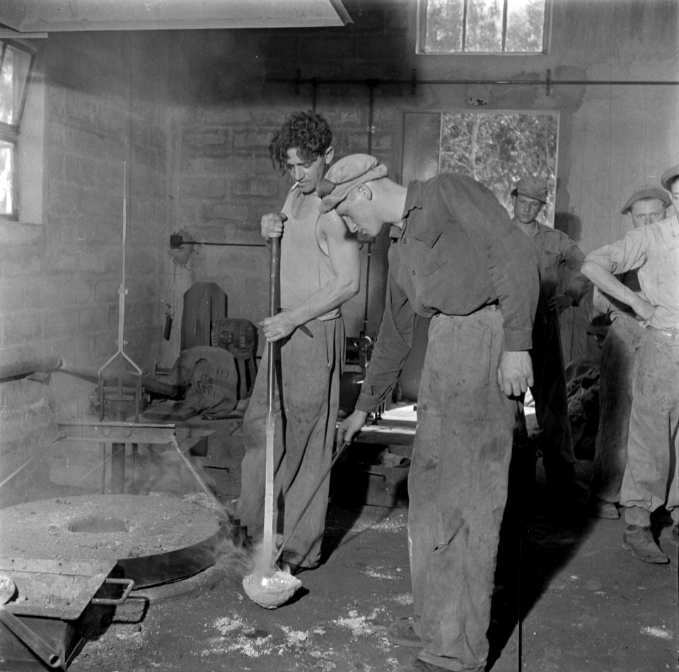 De in kibboets Kiwath Brenner tot bronsgieter omgeschoolde kunstschilder Jacob L, Bestanddeelnr 255-0590