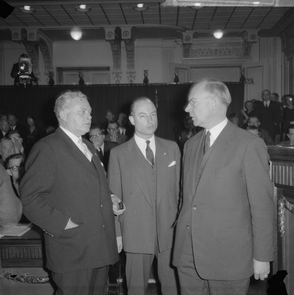 De kabinetscrisis in de Tweede Kamer , v.l.n.r. de heer Smallenbroek (ARP), Sch…, Bestanddeelnr 917-4841
