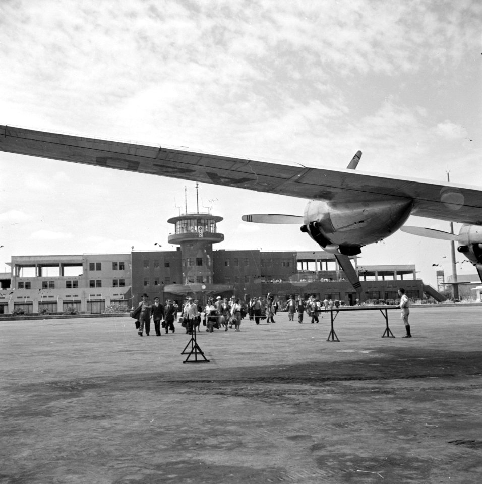 De internationale luchthaven Ben Gurion (Lydda Airport) met zicht op de verkeers, Bestanddeelnr 255-1560