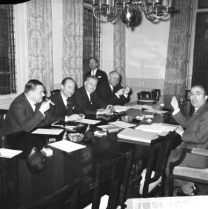 De kabinetscrisis, vier fractievoorzitters v.l.n.r. mr. Beernink, drs. Schmelzer, Bestanddeelnr 917-5695