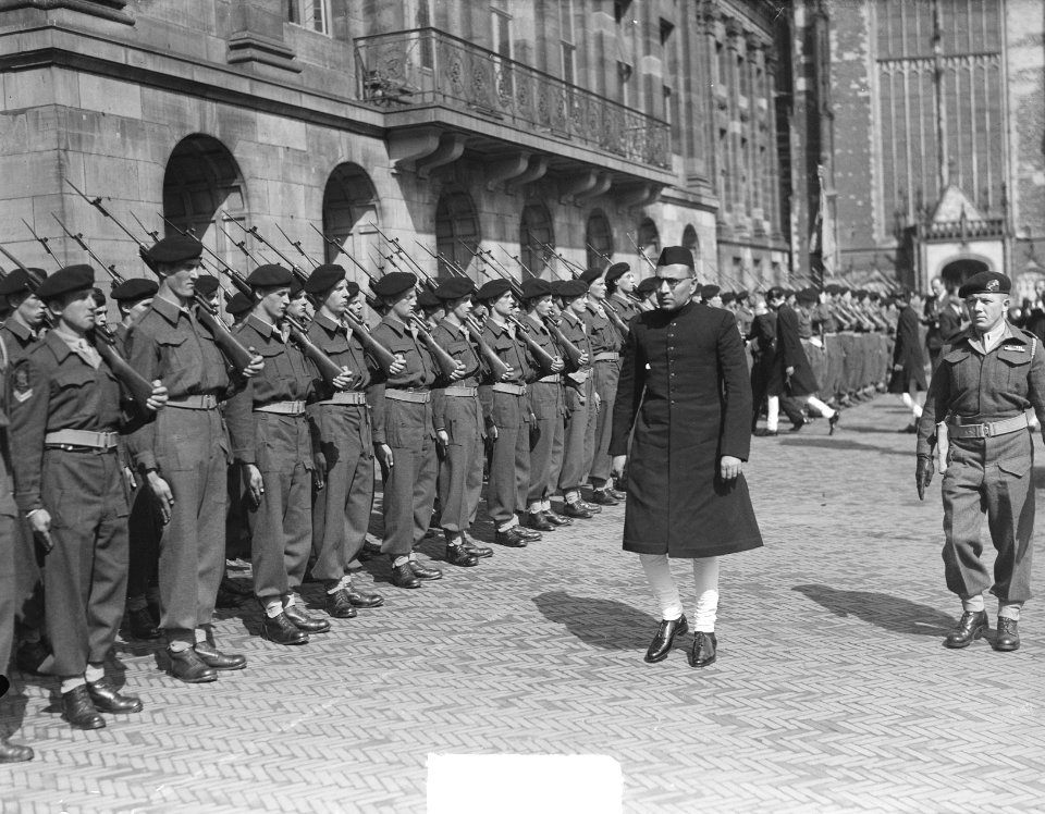 De Indiase ambtenaar Dr. Mohan Sinka Metha, zal koningin Juliana zijn geloofsbri, Bestanddeelnr 903-5479