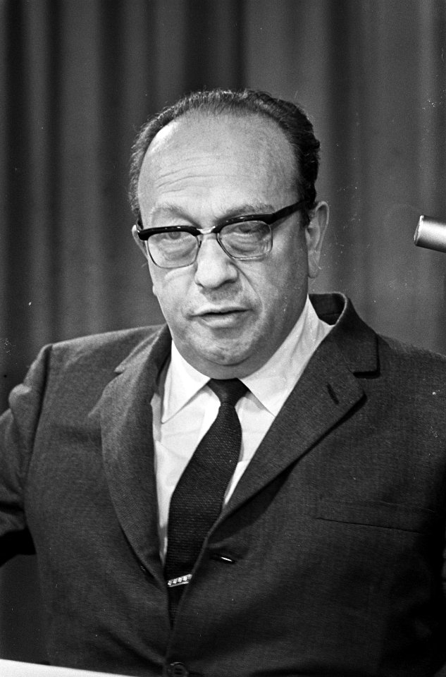 De Israëlische ambassadeur in Moskou, de heer Katriel Katz, tijdens een persconf, Bestanddeelnr 920-4165