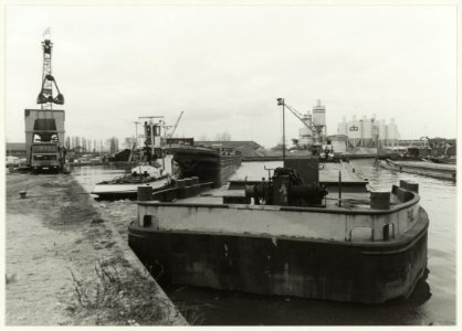De Industriehaven in de Waarderpolder. NL-HlmNHA 54031601