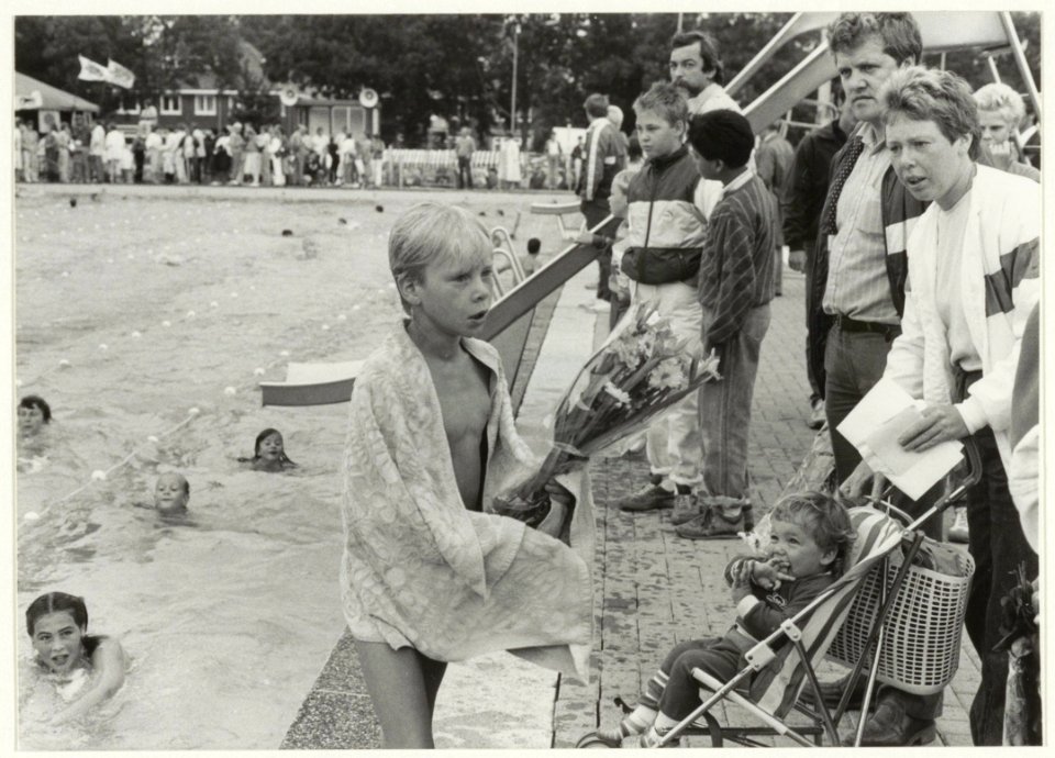 De jaarlijkse zwemvierdaagse in zwembad Groenendaal. NL-HlmNHA 54016582