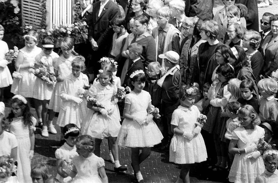 De jaarlijkse St Jans Processie in Laren begonnen, overzichten, Bestanddeelnr 916-5724