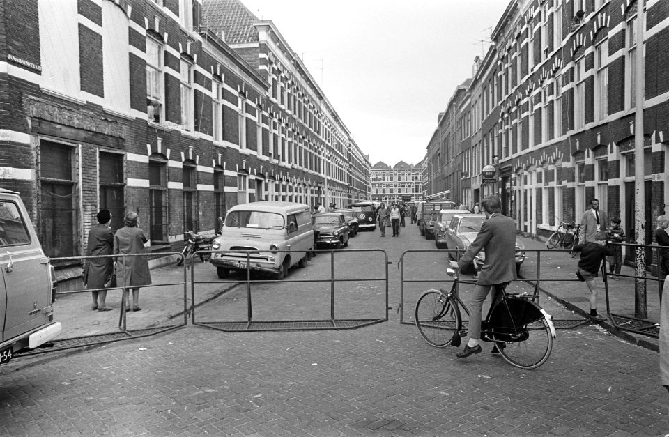 De Jan de Baenstraat in de Schilderswijk, Den Haag nr. 27 , 28 woning van de fa, Bestanddeelnr 922-4151