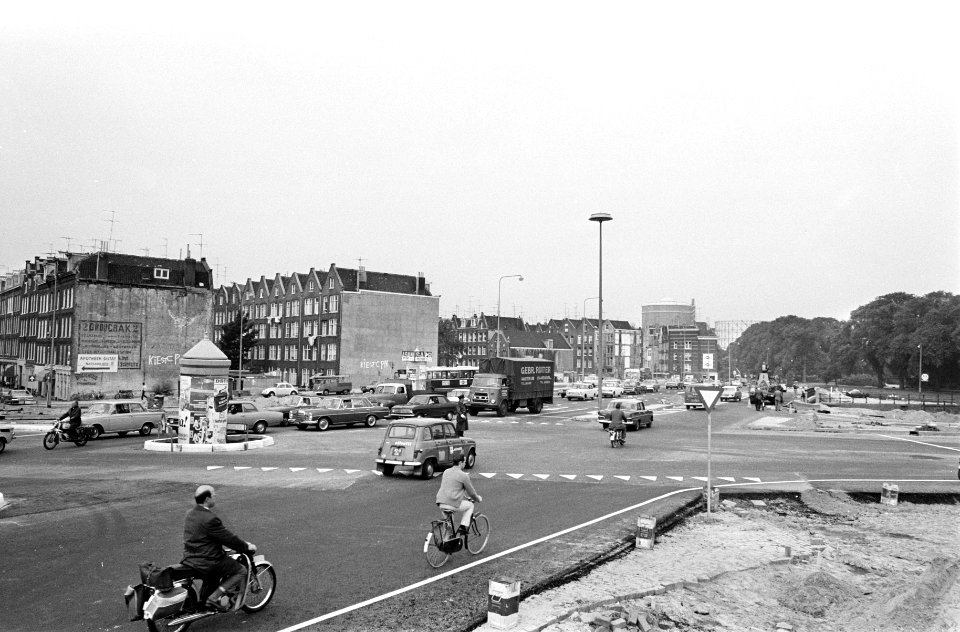 De nieuwe brug is opengesteld overzicht vanaf Nassaukade, Bestanddeelnr 923-6473