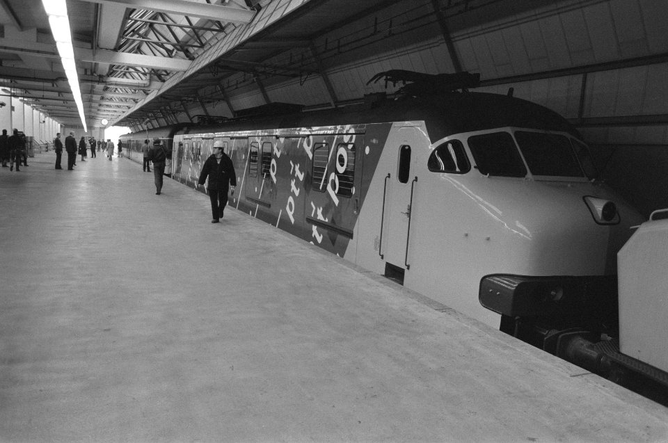 De nieuw beschilderde posttrein van de PTT, Bestanddeelnr 934-3815