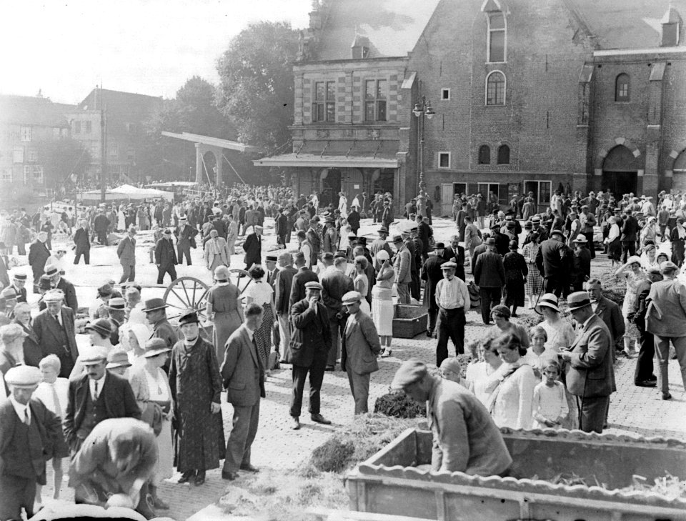 De Kaasmarkt in Alkmaar, overzicht van de markt, Bestanddeelnr 252-0756