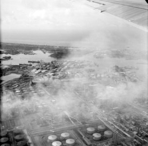 De Isla-raffinaderij bij Willemstad op Curaçao vanuit de lucht, Bestanddeelnr 252-3420