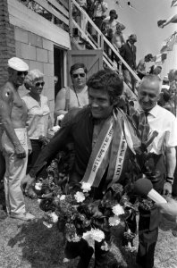 De Italiaan Giacomo Agostini wint de 500 cc klasse, Bestanddeelnr 923-6307