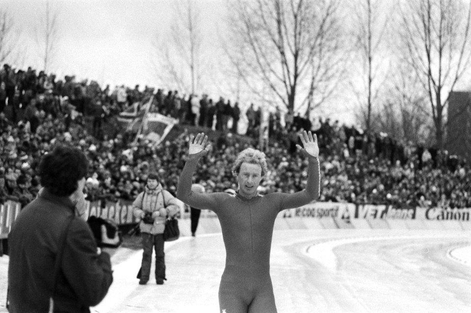 De Noor Amund Sjøbrend na zijn overwinning op de 10000 meter, Bestanddeelnr 931-2821