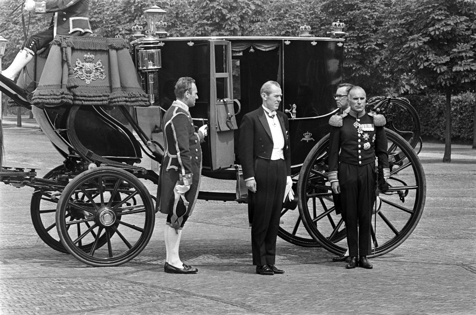 De Noorse ambassadeur zijne excellentie Gunnar Rogstat arriveert per koets, Bestanddeelnr 920-4816
